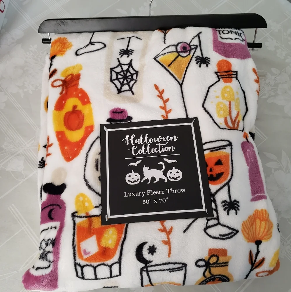 Halloween Collection Moon Tonic Cocktail Potion Throw Blanket 50x70 NWT